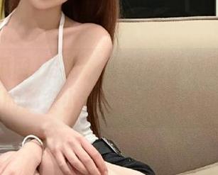哈哈，看51吃瓜网的地址，路口的那条小巷子，你们懂的吧！