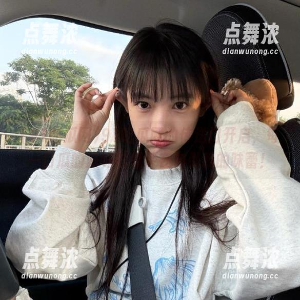 91吃瓜网 91吃瓜网的传送门开启,每一口瓜的滋味都似乎在勾引我的味蕾!