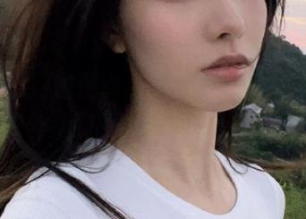 随便点点998.su的iOS版，你就能体验到跟瓜相关的万种风情。