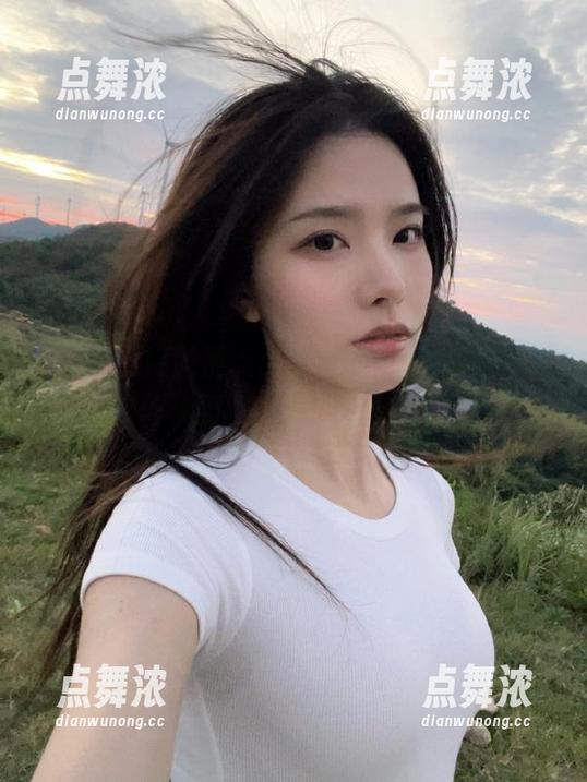 随便点点998.su的iOS版，你就能体验到跟瓜相关的万种风情。