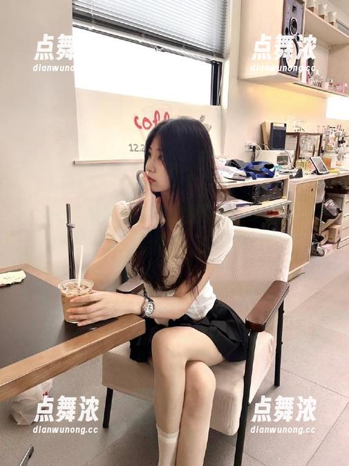 cgg吃瓜黑料 一边翻看cgg吃瓜黑料app,一边心里默念“这不科学啊”