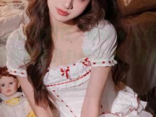 我在“www.zztt333”在线，顺便兼任八卦评论员，你们怎么看？