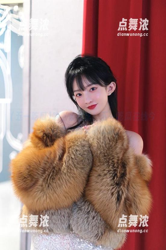 呐，看这里！五一吃瓜在线今日大热点，我又被惊到了。