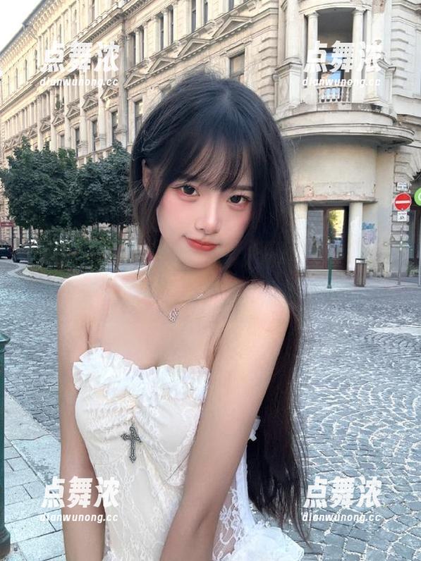 吃瓜大本营 下载“吃瓜大本营”,保你在小道消息中独占鳌头,满嘴都是瓜!
