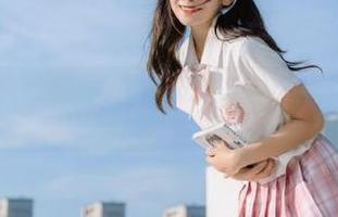 不小心在“国产黑料”app里沉迷，竟然忘了时间，朋友还在等我