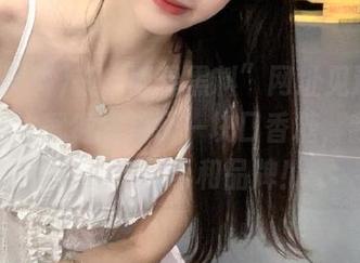在“明星黑料”网址见过的黑料，感觉就像踩到了一块口香糖，我怀疑它还有色号和品牌！