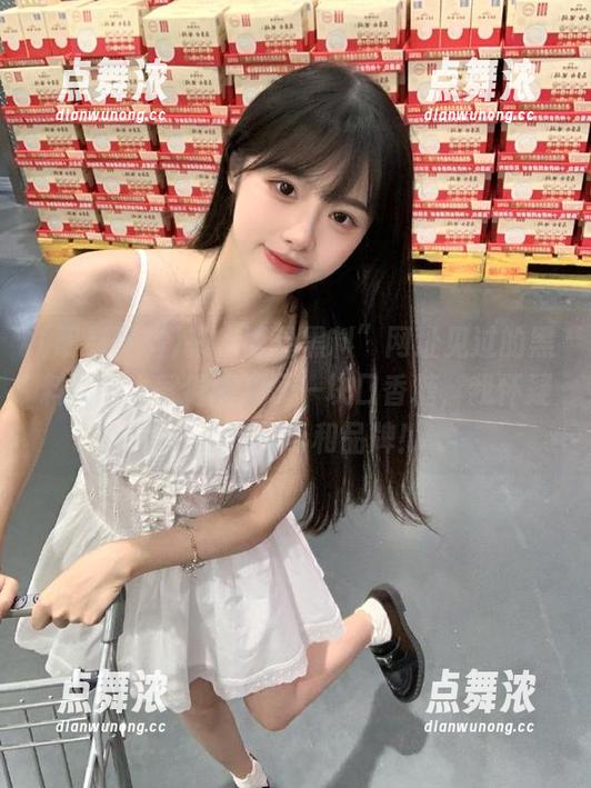明星黑料 在“明星黑料”网址见过的黑料,感觉就像踩到了一块口香糖,我怀疑它还有色号和品牌!