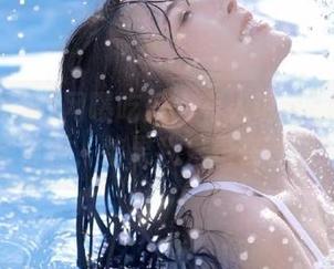 网曝吃瓜：有人说这视频像天降甘霖，结果我只是在等雨！
