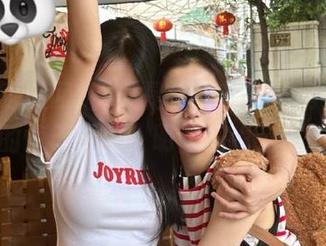 又是“黑料吃瓜网站”发布的惊天一舌，明星们也是够拼的