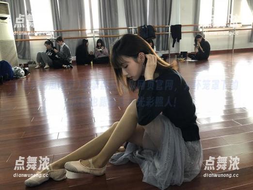 登录黑料吃瓜网页官网，光环笼罩下的瓜民也跟着变得光彩照人！