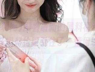 刷着最新的黑料福利网，完全被这些爆料给吸引住了，情何以堪……