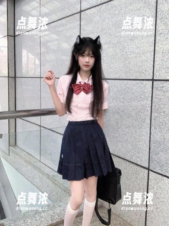黑料网 黑料网发布:深夜瓜田,让你肚子不饿也要捧着瓜皮!