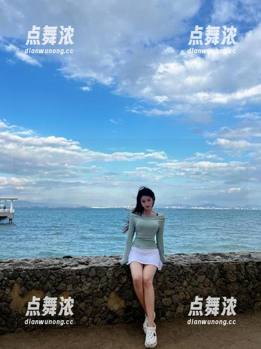 黑料网红 拿起“黑料网红”app,今天日常消遣又有了新宠,好比每天都拆盲盒!